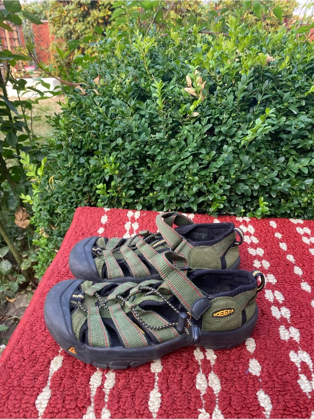 Keen Newport Youth Boy’s Olive Green and Black Closed-Toe Sandals Size 3